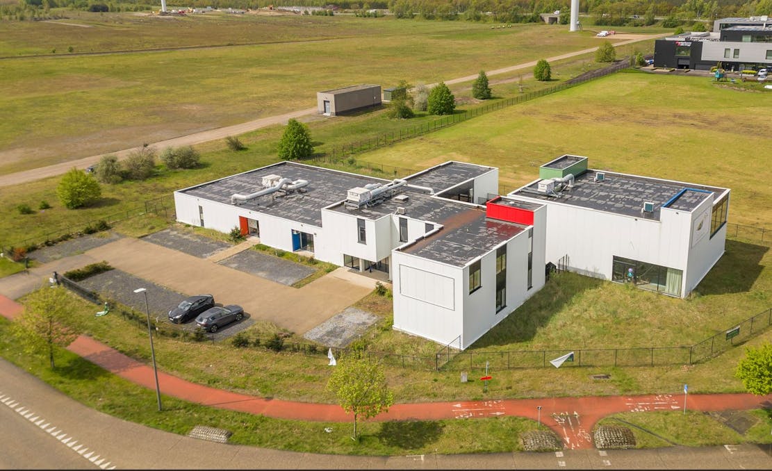 Multifunctioneel gebouw (1.658 m²) te koop in Lommel