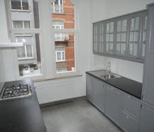 MONTGOMERY : Spacieux appartement d'une chambre (90 m²) avec jardin.