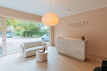 Lichte en moderne handelsruimte te huur in Aartselaar