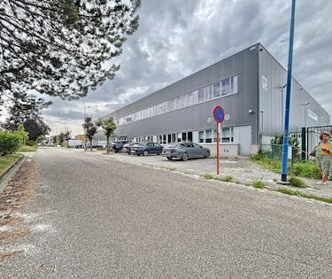 Kantoor + magazijn te huur in Strombeek-Bever