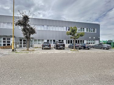 Kantoor + magazijn te huur in Strombeek-Bever