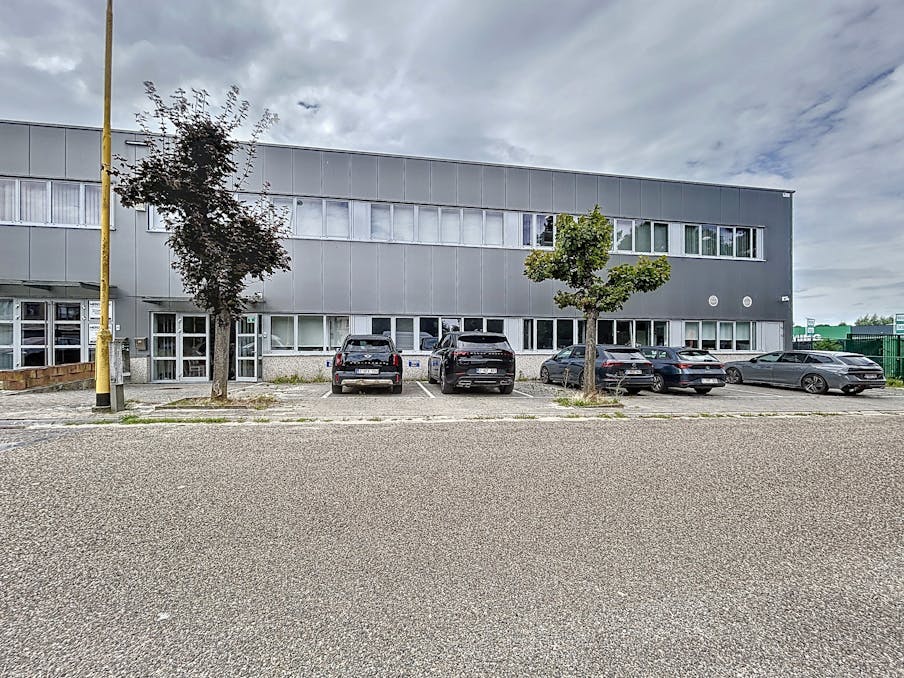 Kantoor + magazijn te huur in Strombeek-Bever
