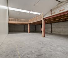 KMO-unit van 240 m² te huur in Kuurne