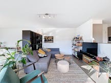 Ruim appartement met 2 kamers, terras en autostaanplaats