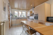 Instapklaar huis met 3 slaapkamers in centrum Assebroek