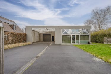 Magazijn met woning te koop in Harelbeke