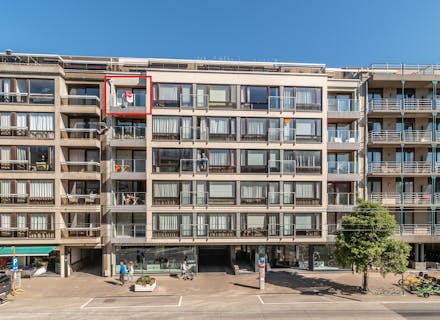 Lichtrijk bemeubeld appartement met 2 slaapkamers op uiterst centrale ligging