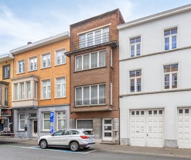 Authentieke stadswoning met renovatiepotentieel