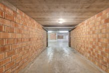 Ruime garagebox te koop in De Panne