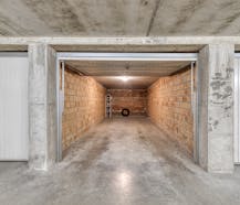 Ruime garagebox te koop in De Panne