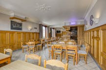 Handelshuis met café en feestzaal + bouwgrond te koop in Tongerlo