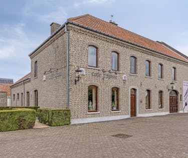 Handelshuis met bouwgrond te koop in Tongerlo