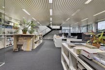 Office building in a prime location with private parking