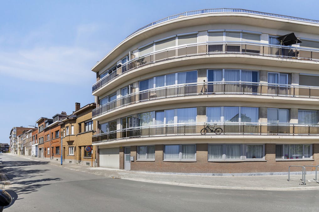 Instapklaar gelijkvloers 1-slaapkamerappartement met veel lichtinval in het centrum van Strombeek-Bever