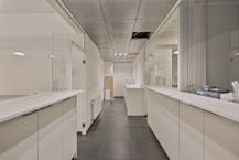 Commercial space with duplex apartment for sale in Evere