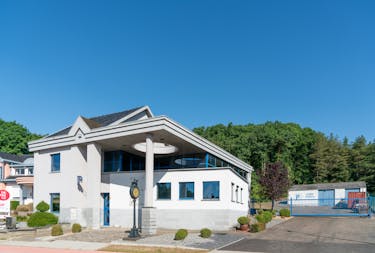 Kantoorgebouw op toplocatie te Meldert