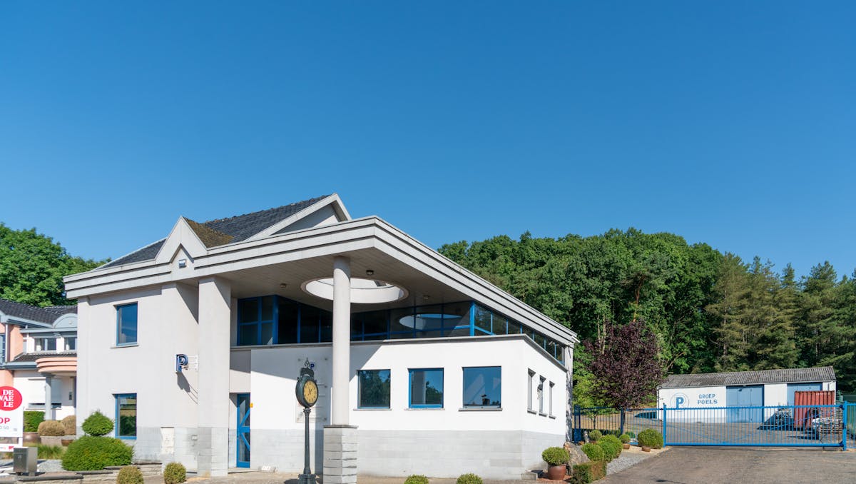 Kantoorgebouw op toplocatie te Meldert