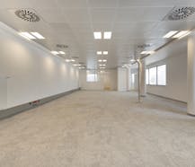 Instapklaar kantoorgebouw te koop in Roeselare
