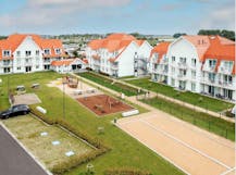 Drie staanplaatsen te koop aan ibis hotel.