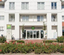 Drie staanplaatsen te koop aan ibis hotel.