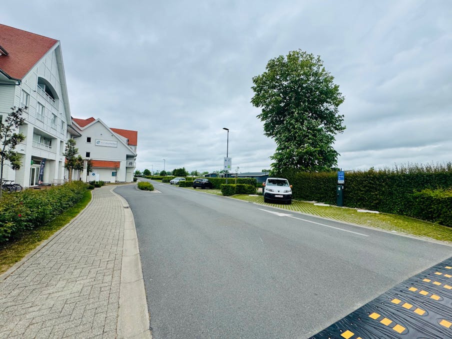 Drie staanplaatsen te koop aan ibis hotel.