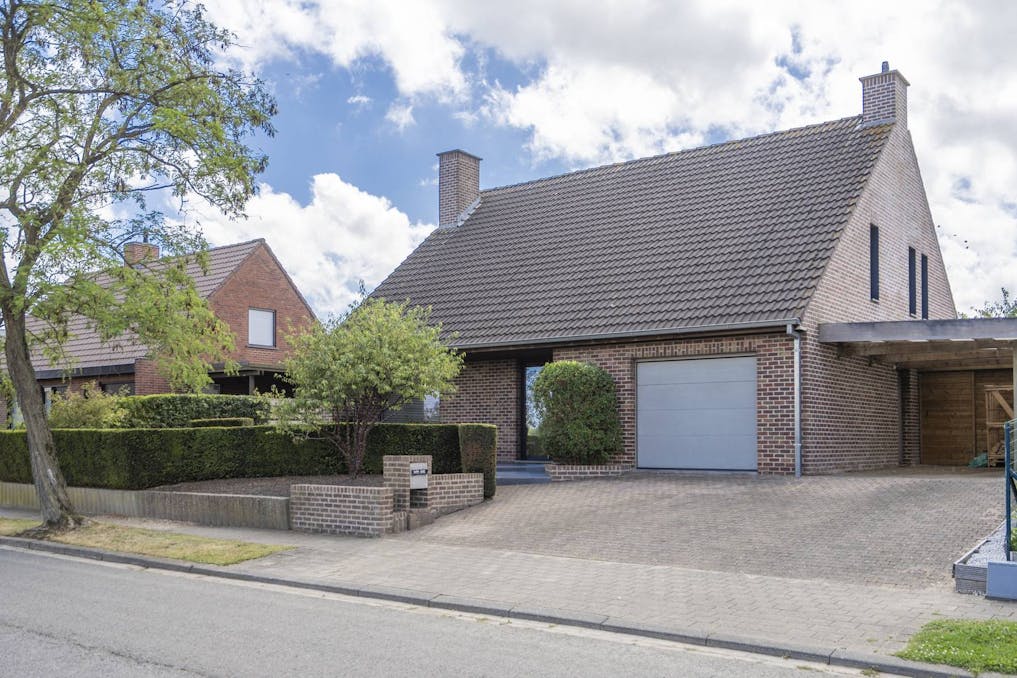 Instapklare villa te koop met tuin en garage in Kortrijk
