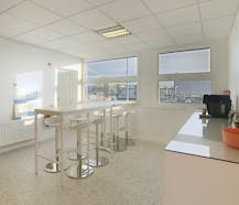 Bedrijfsgebouw langs de Ring/R32 van Roeselare.