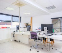 Bedrijfsgebouw langs de Ring/R32 van Roeselare.