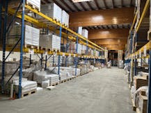 Magazijn (1.450 m²) met kantoren (591 m²) te huur in Zulte