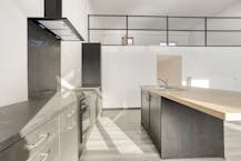 Handelspand met appartement en atelier te koop in Adegem