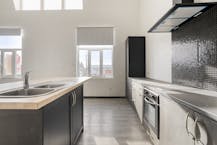 Handelspand met appartement en atelier te koop in Adegem