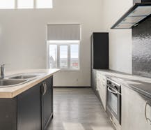 Handelspand met appartement en atelier te koop in Adegem