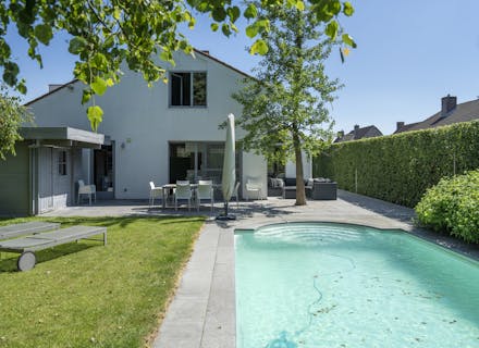 Rustig gelegen villa met zwembad te Kortrijk te koop (Bissegem)