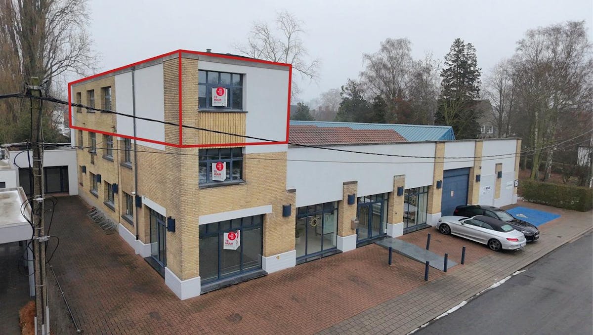 Kantoor van ca. 63 m² op tweede verdiep te Roeselare