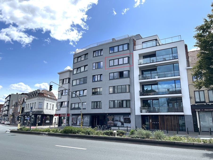 Appartement met 3 slaapkamers en garage te koop in Eeklo