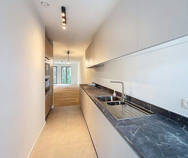 Tour & Taxis - Lichtrijk 2 slaapkamer appartement met kelder