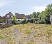 Te renoveren hoeve op bijna 6000 m² nabij het centrum van Aalter