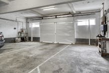 Magazijn met bovenliggend appartement te koop in Wilrijk