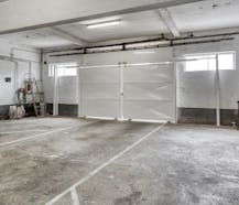 Magazijn met bovenliggend appartement te koop in Wilrijk