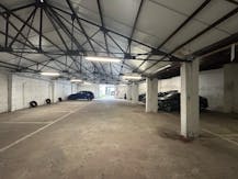 Opbrengsteigendom met 14 autostaanplaatsen te koop in Deurne