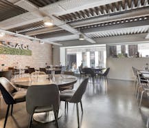 Veelzijdig gebouw te koop in de Veurnestraat in Poperinge