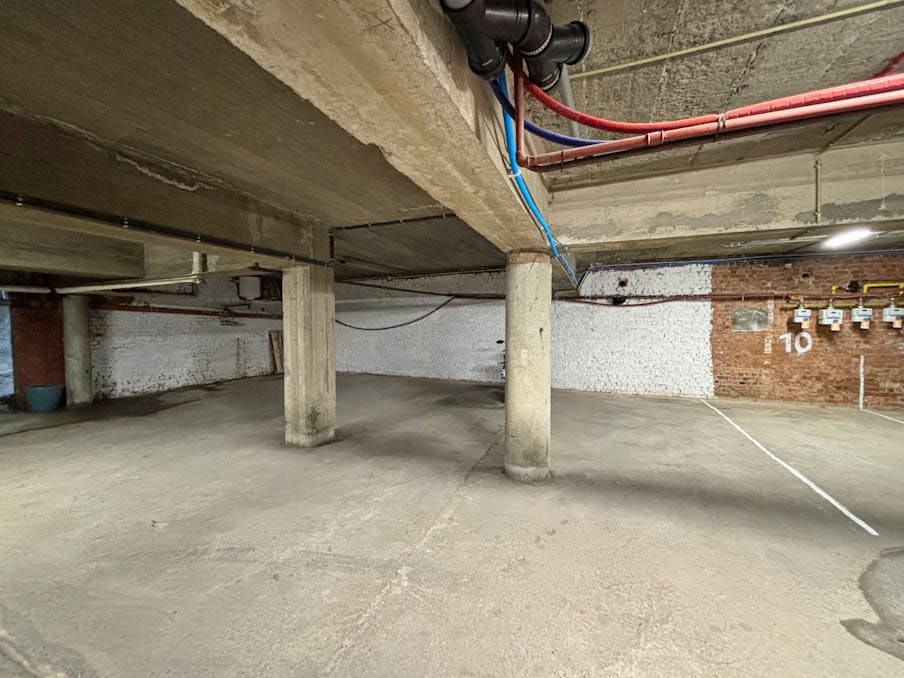 4 autostaanplaatsen te koop op de Groenenborgerlaan