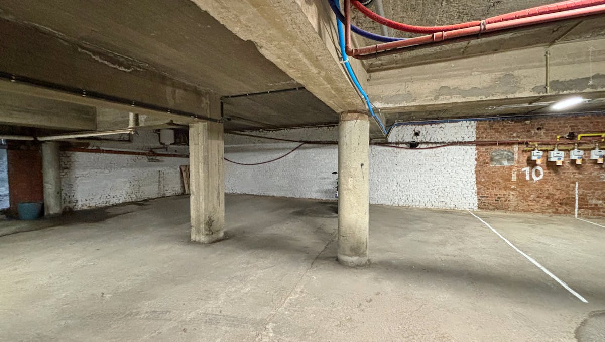 4 autostaanplaatsen te koop op de Groenenborgerlaan