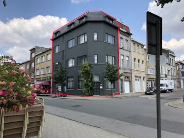 Studentengebouw met 9 kamers en 1 studio te koop in Antwerpen