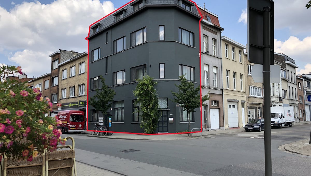 Studentengebouw met 9 kamers en 1 studio te koop in Antwerpen
