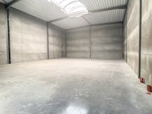 Verhuurde KMO-unit van ca. 225 m² te koop in Beveren-Leie