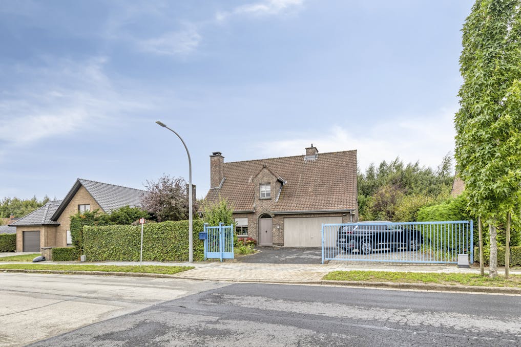 Te renoveren villa met 5 slpk en tuin in Marke