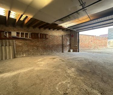 Bovengrondse garagebox (27m²) te koop te Veurne.