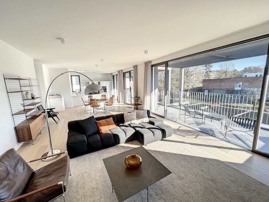 Nieuw penthouse van ± 180 m² + terras van ± 36 m², 3 slaapkamers + evt. pk