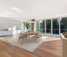 Ruim herenhuis (7 slpk) met tuin en garage in Ukkel